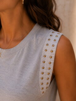 Camiseta sin mangas con tachuelas - Imagen 3